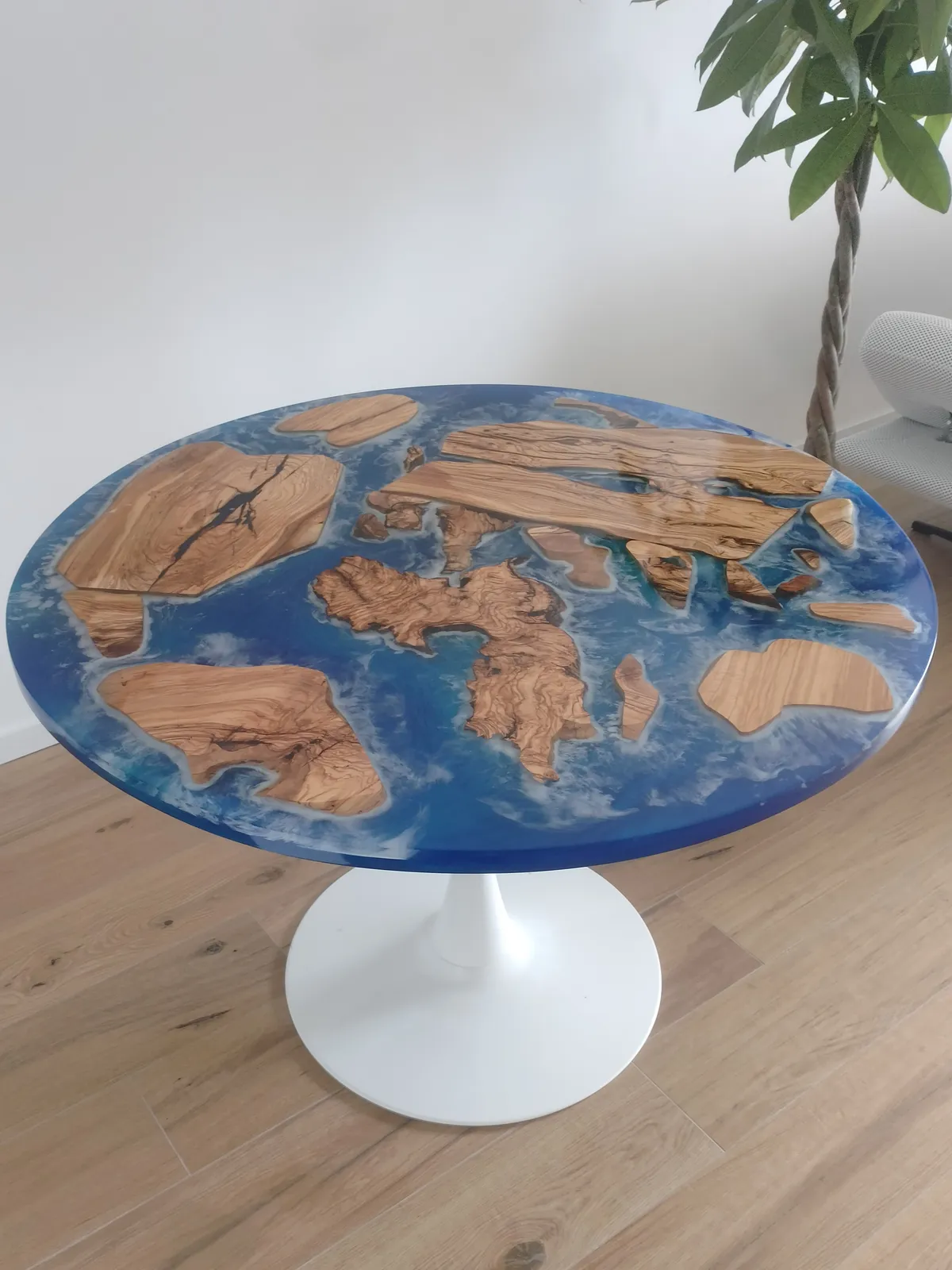 Un tavolo rotondo finito